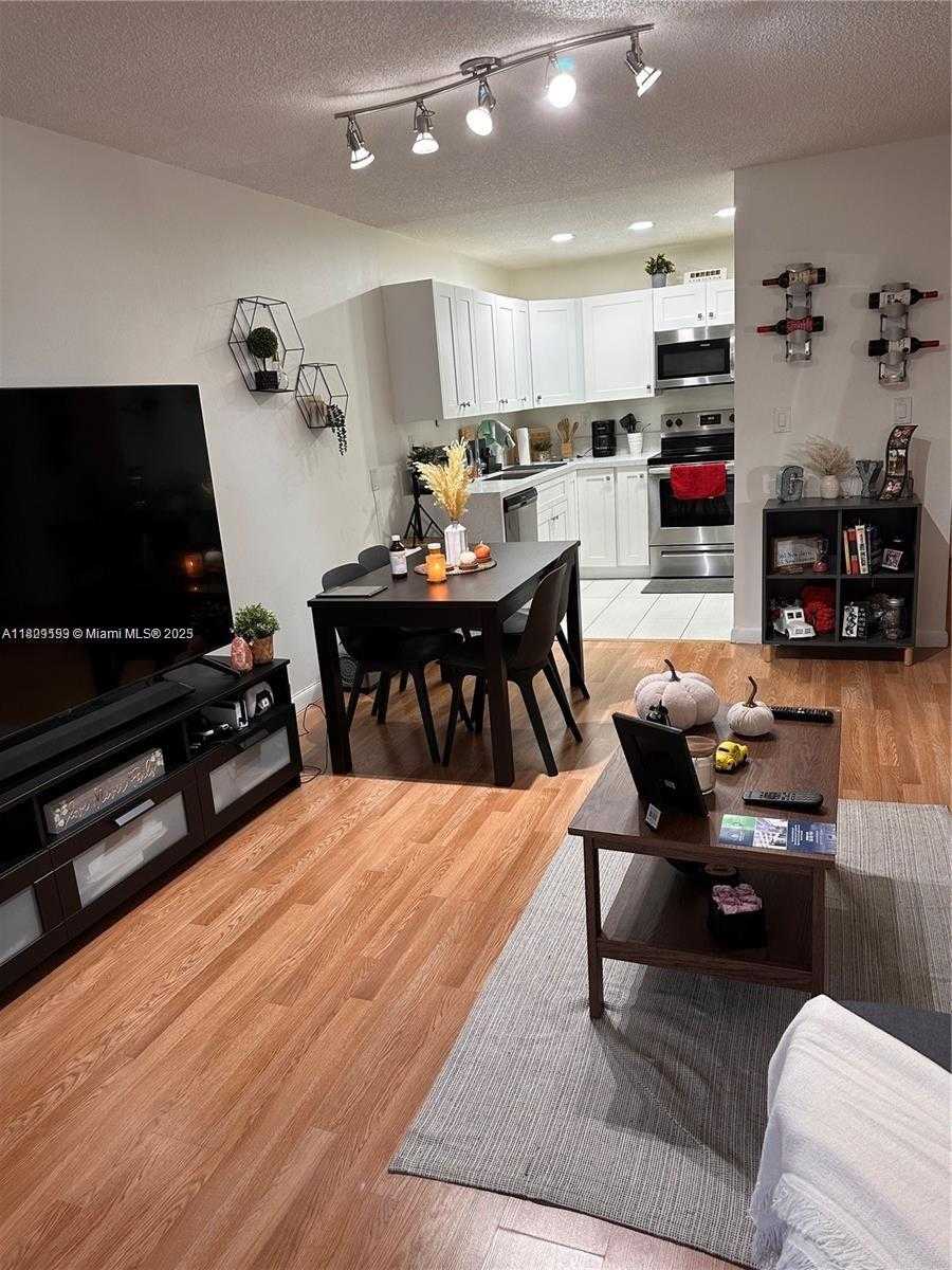 Small Image of 9301 SOUTH WEST 92ND AVE #204B, Miami Number 4