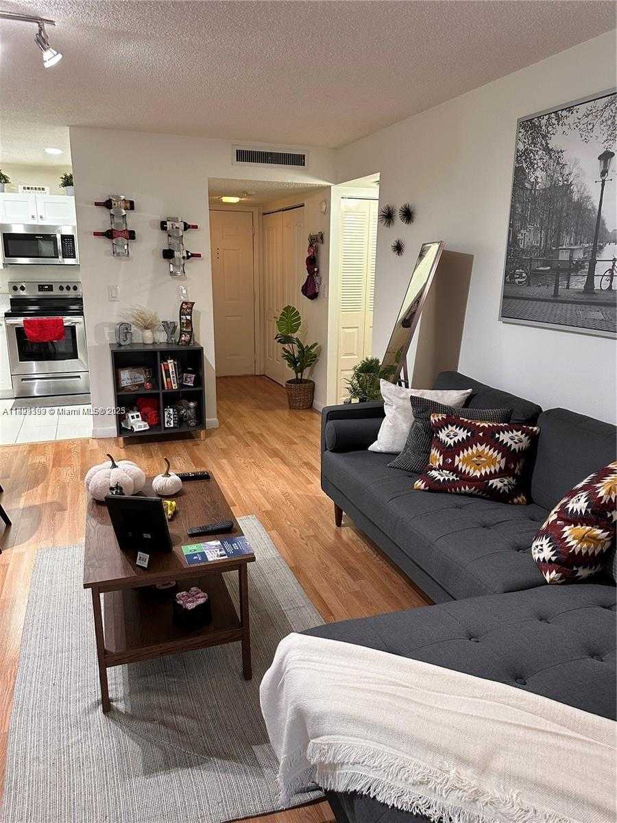 Small Image of 9301 SOUTH WEST 92ND AVE #204B, Miami Number 6