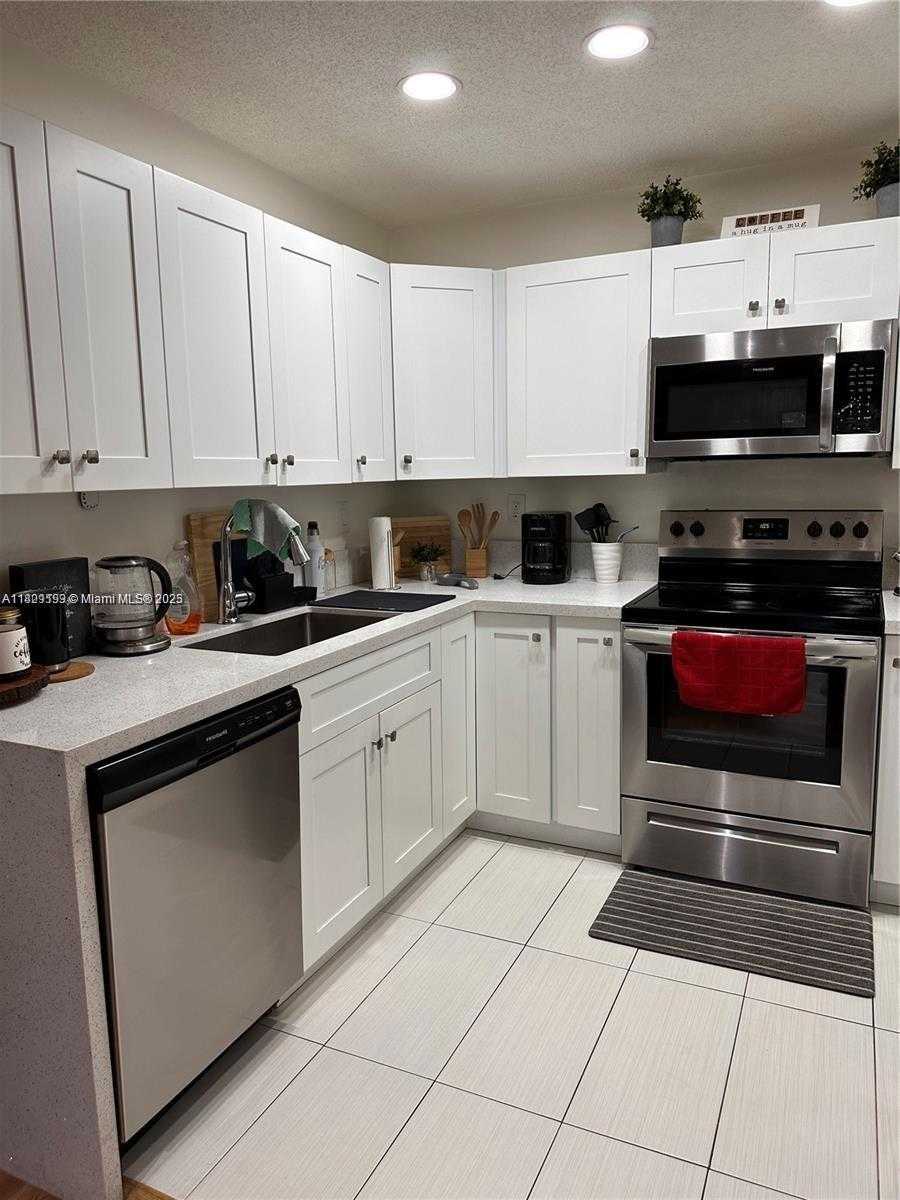 Small Image of 9301 SOUTH WEST 92ND AVE #204B, Miami Number 7