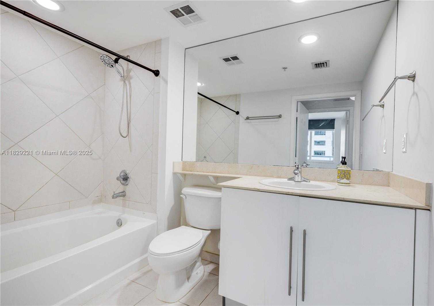 Small Image of 335 SOUTH BISCAYNE BLVD #1004, Miami Number 17