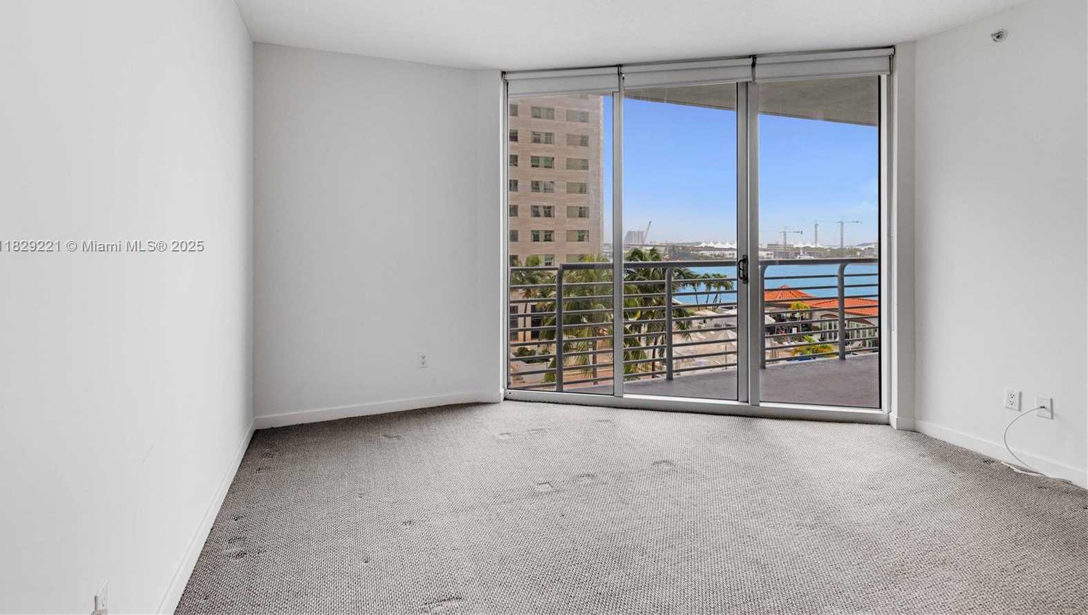 Small Image of 335 SOUTH BISCAYNE BLVD #1004, Miami Number 3