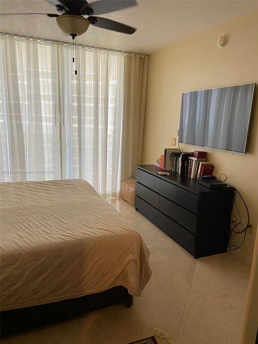 Small Image of 1830 SOUTH OCEAN DR #3306, Hallandale Beach Number 4