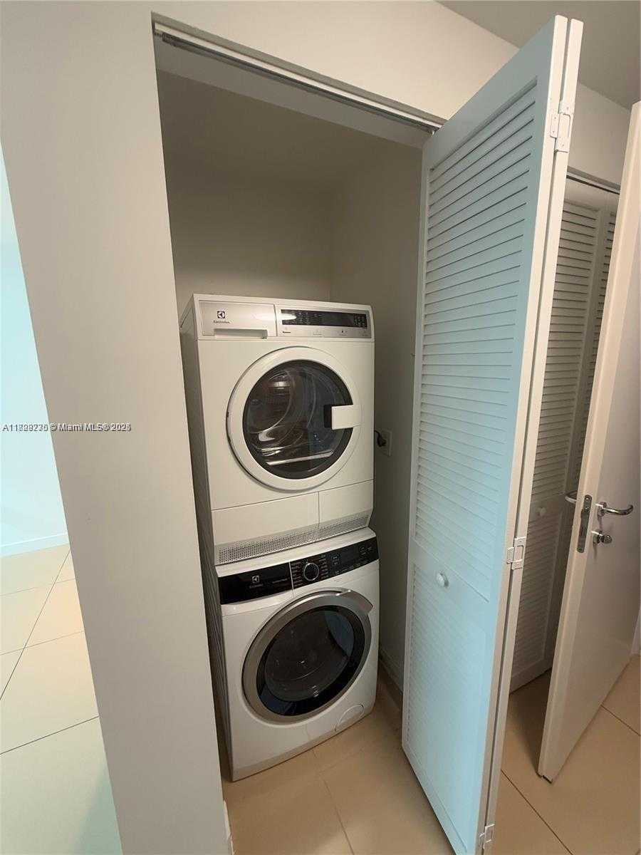 Small Image of 300 SOUTH BISCAYNE BLVD #L-804, Miami Number 15