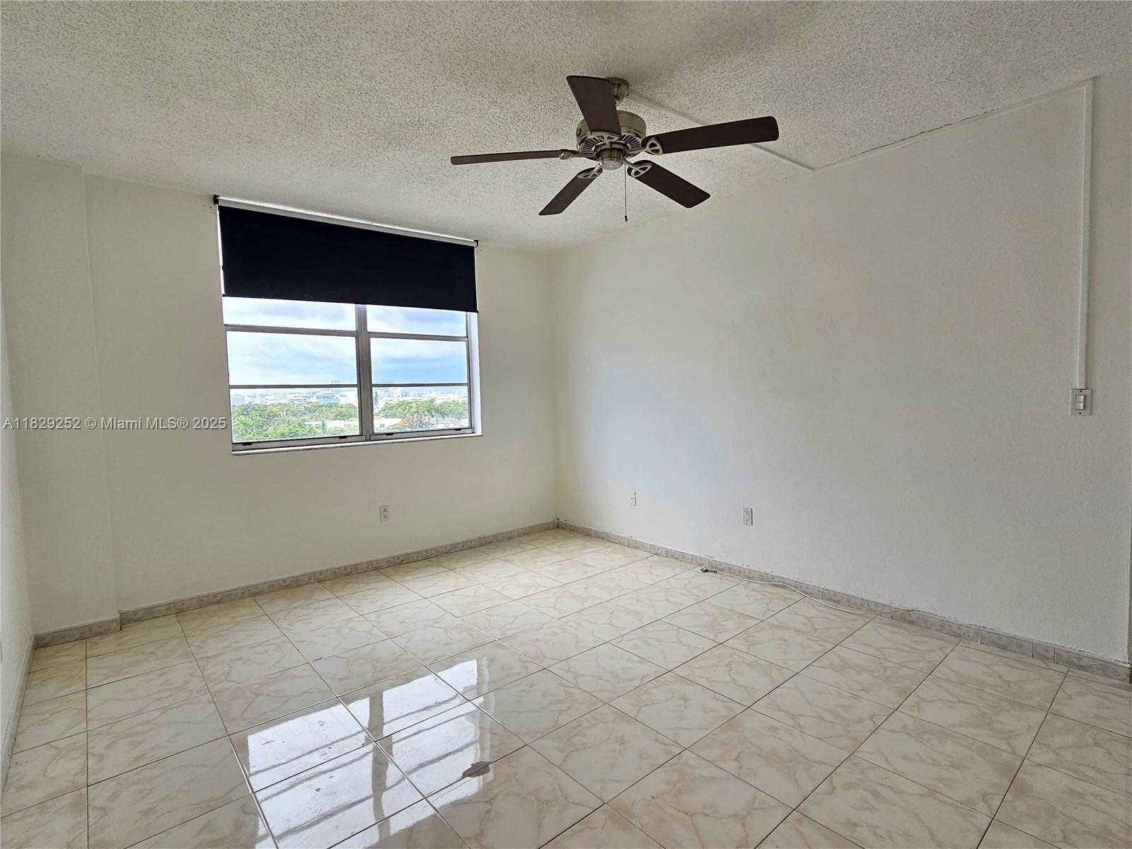 Small Image of 2829 INDIAN CREEK DR #709, Miami Beach Number 12
