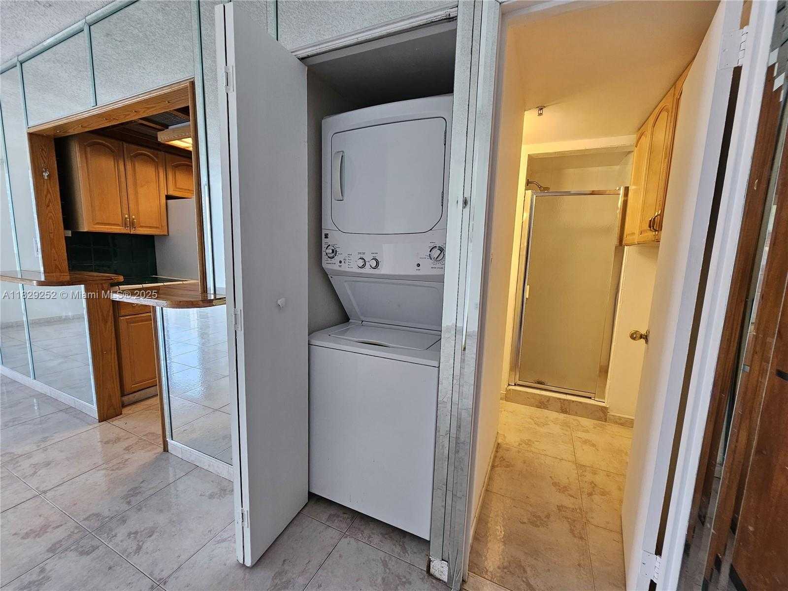 Small Image of 2829 INDIAN CREEK DR #709, Miami Beach Number 6