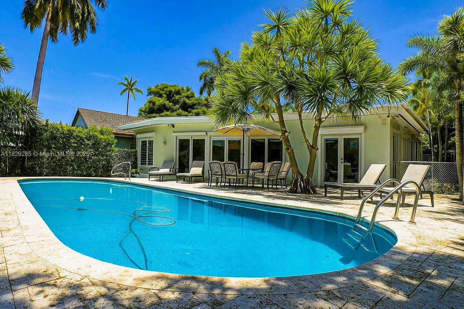 Small Image of 1325 MARSEILLE DR, Miami Beach Number 10