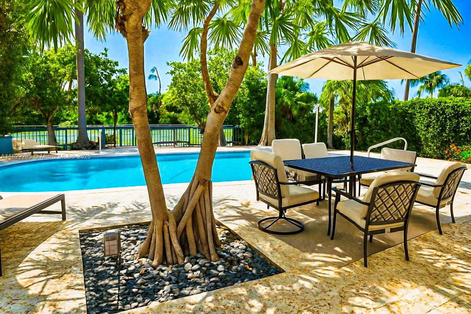 Small Image of 1325 MARSEILLE DR, Miami Beach Number 12