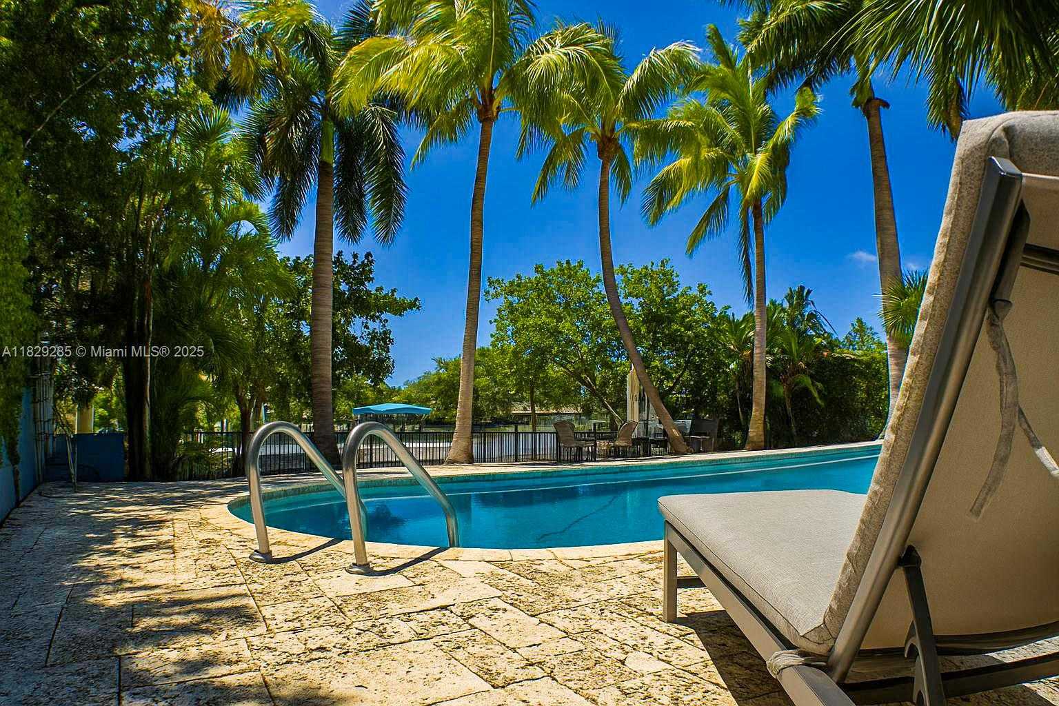 Small Image of 1325 MARSEILLE DR, Miami Beach Number 13