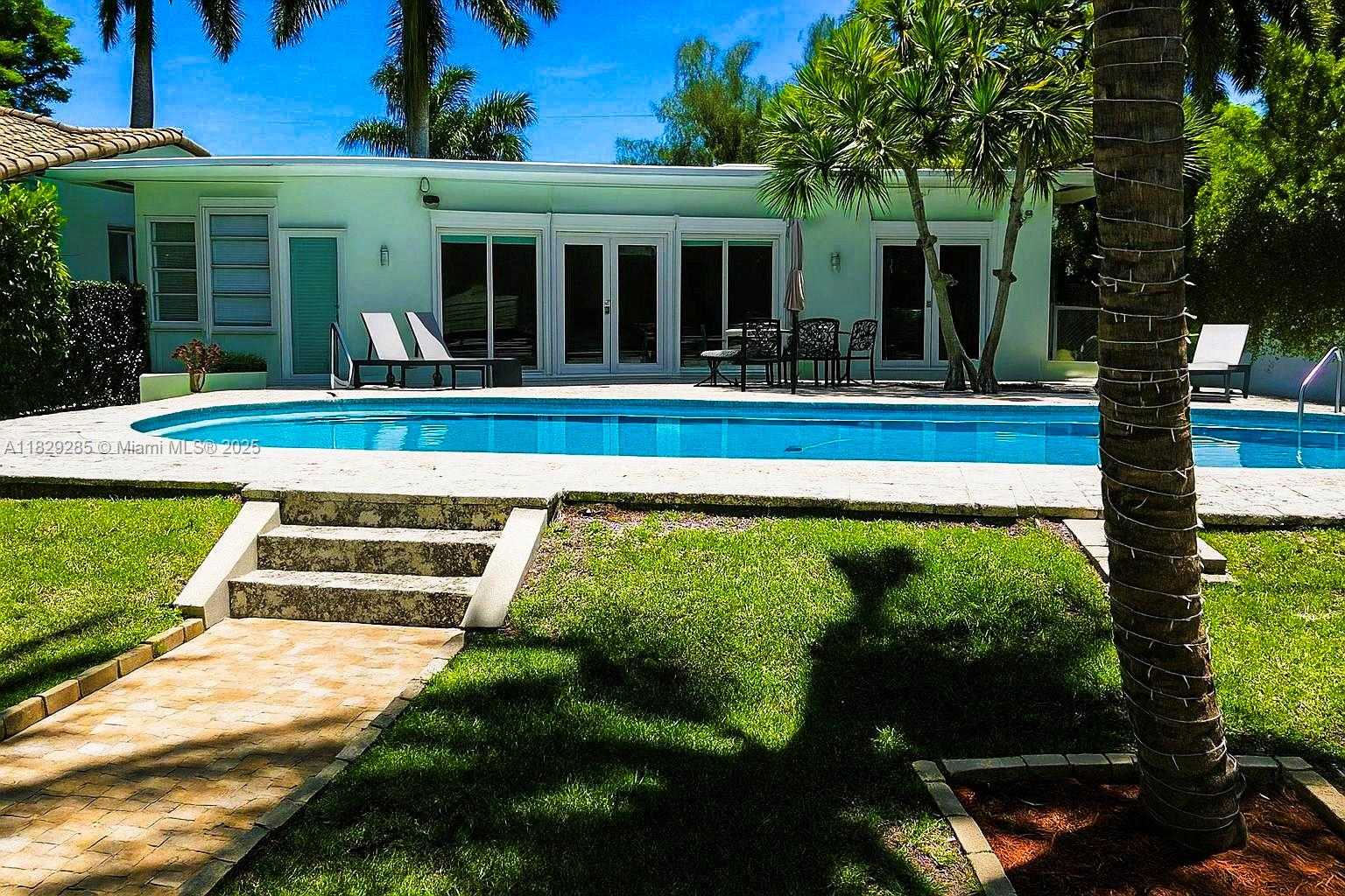 Small Image of 1325 MARSEILLE DR, Miami Beach Number 15