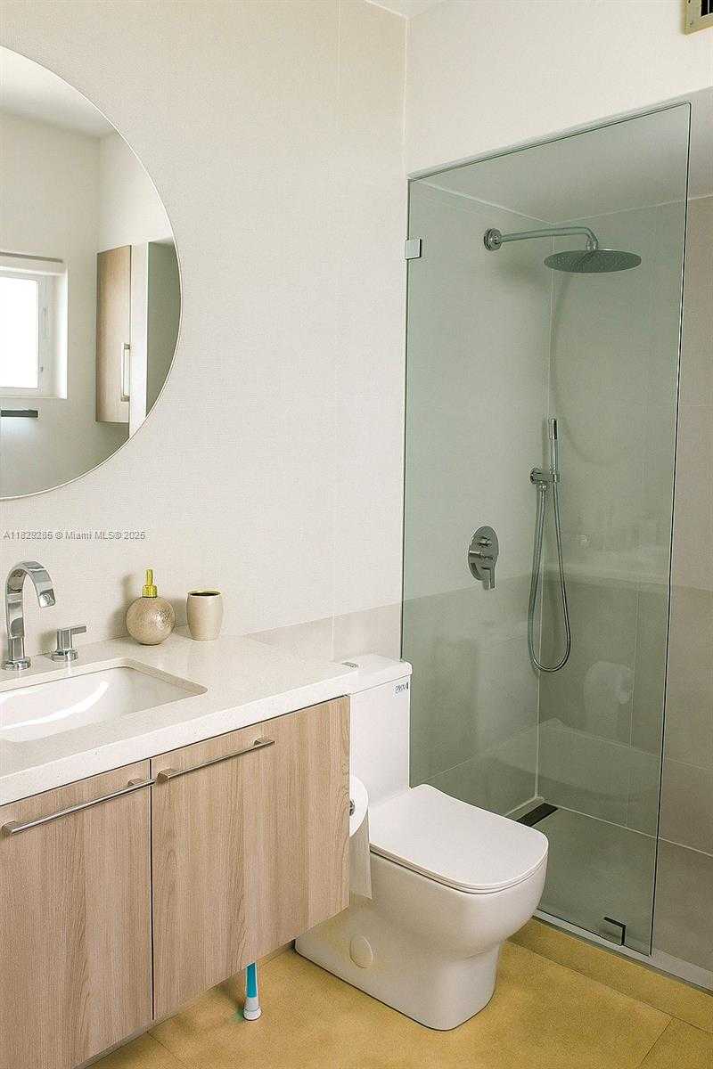 Small Image of 1325 MARSEILLE DR, Miami Beach Number 18