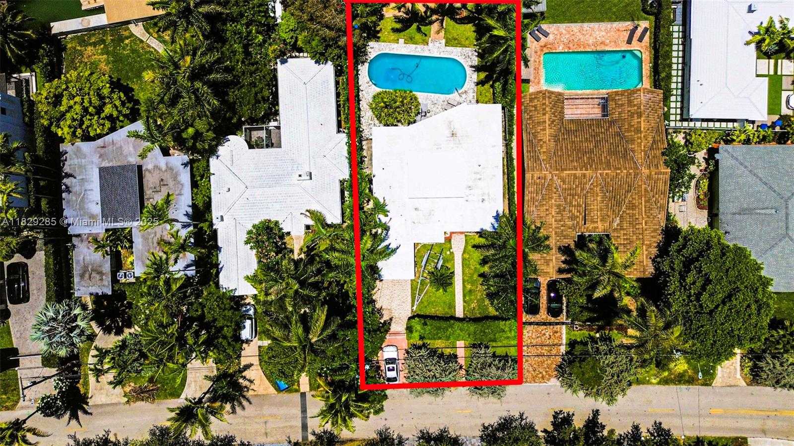 Small Image of 1325 MARSEILLE DR, Miami Beach Number 2