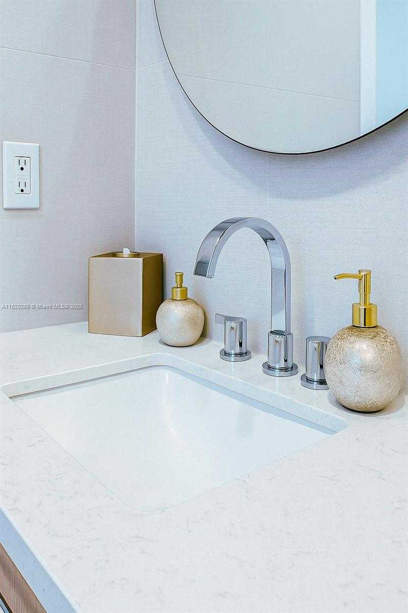Small Image of 1325 MARSEILLE DR, Miami Beach Number 21