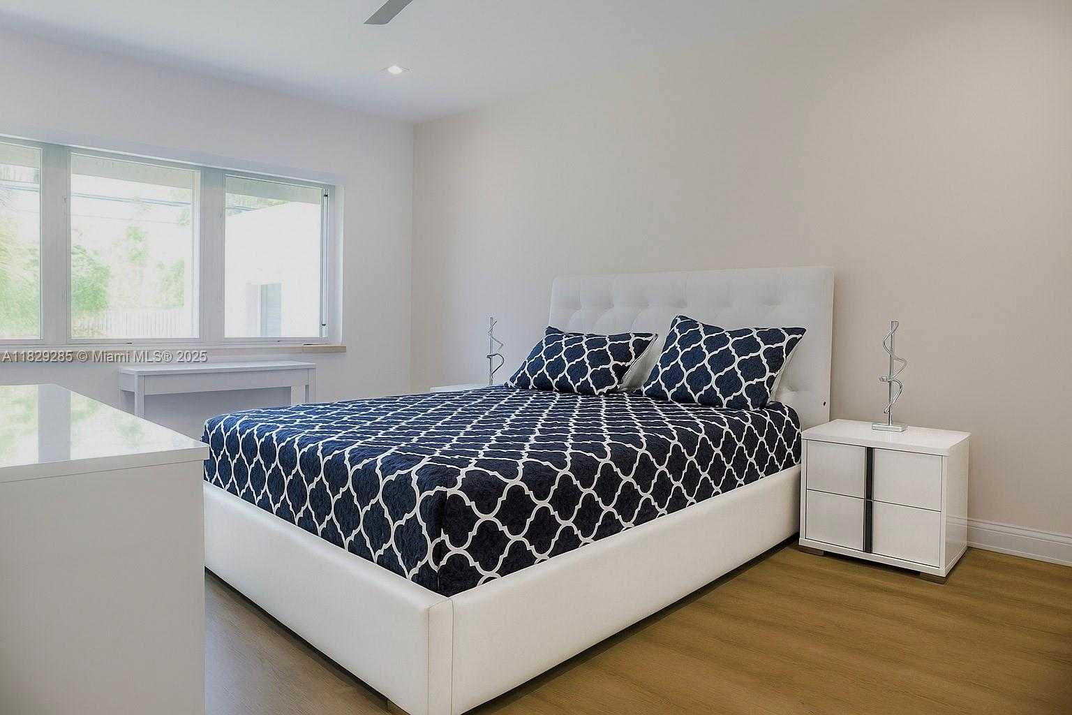 Small Image of 1325 MARSEILLE DR, Miami Beach Number 22
