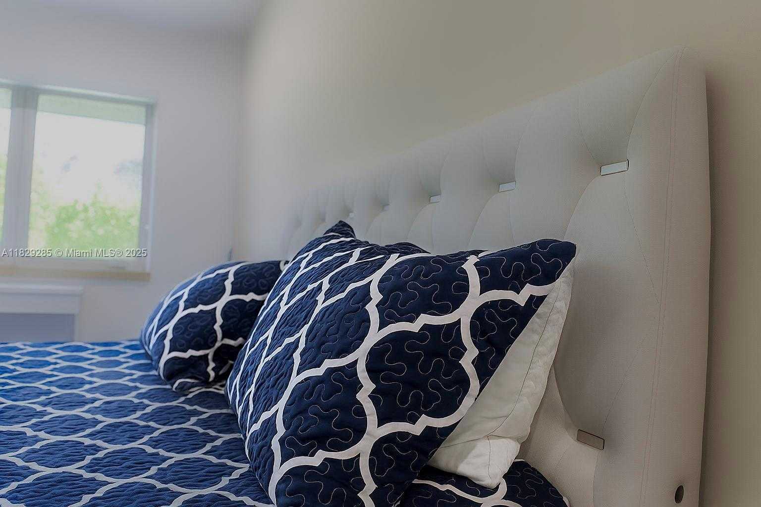 Small Image of 1325 MARSEILLE DR, Miami Beach Number 23