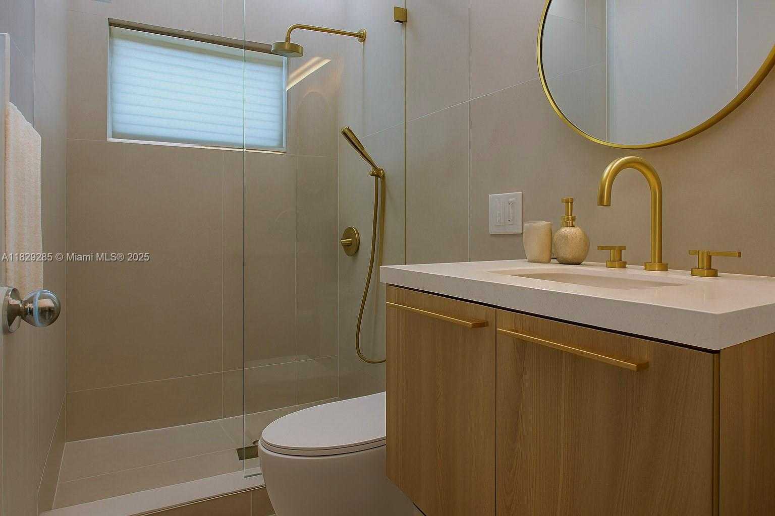 Small Image of 1325 MARSEILLE DR, Miami Beach Number 24