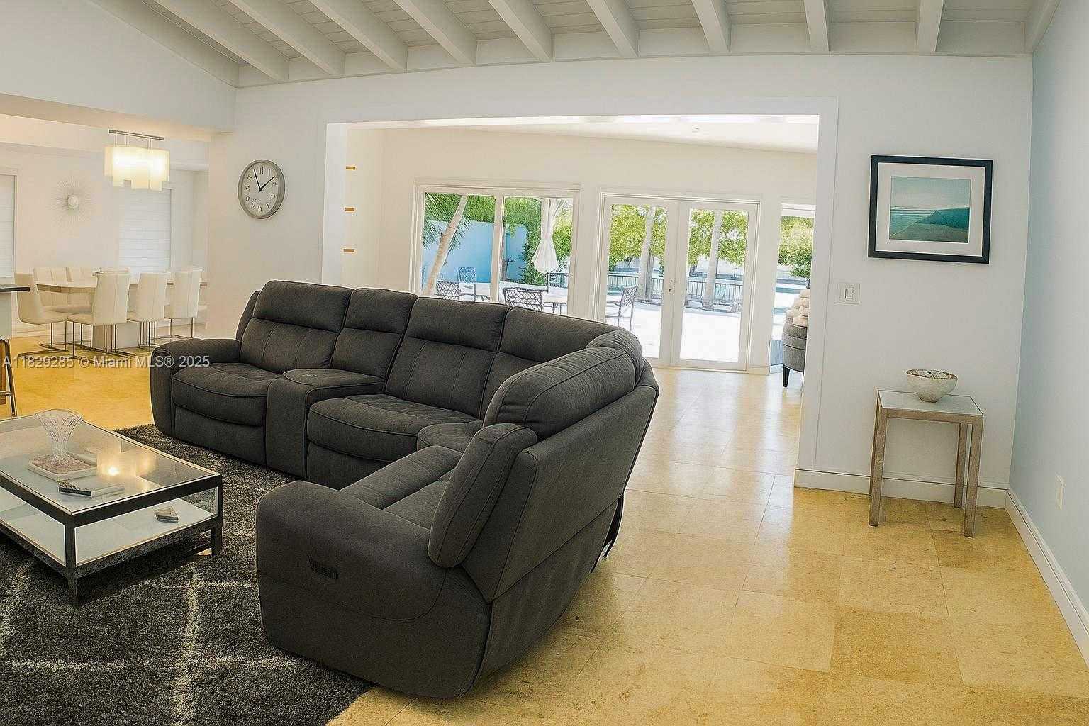 Small Image of 1325 MARSEILLE DR, Miami Beach Number 26