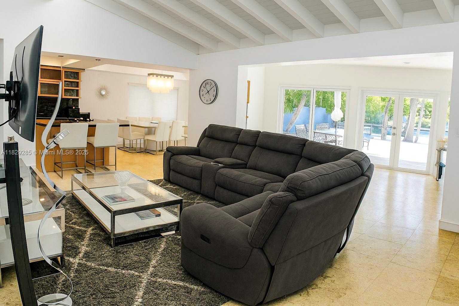 Small Image of 1325 MARSEILLE DR, Miami Beach Number 27
