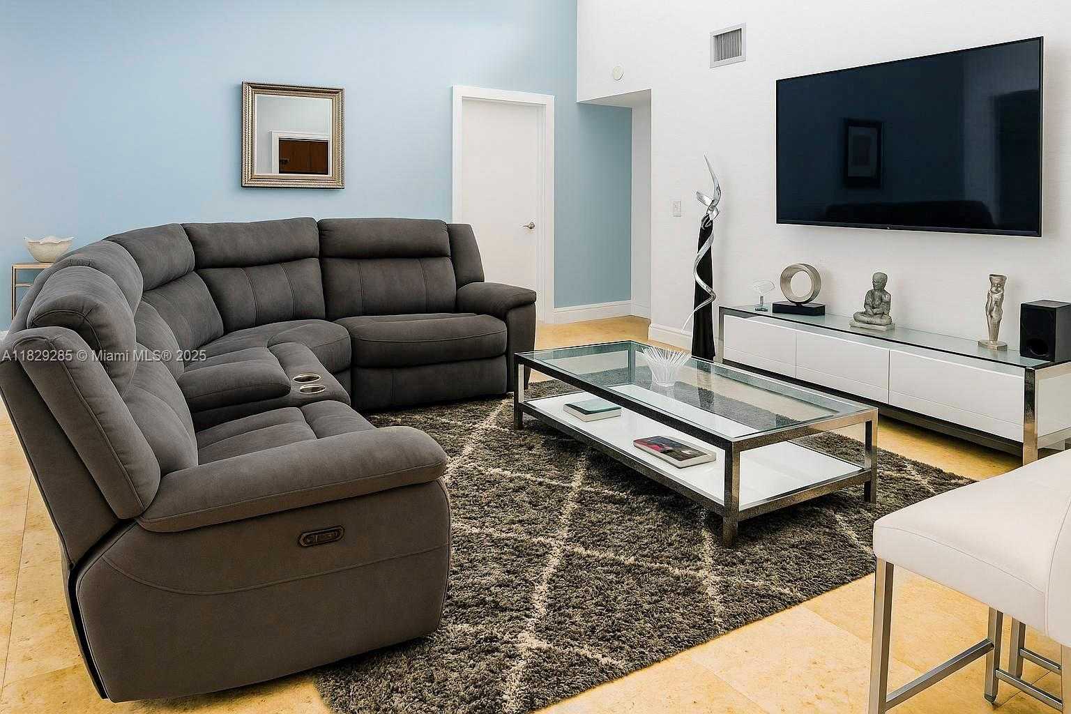 Small Image of 1325 MARSEILLE DR, Miami Beach Number 29