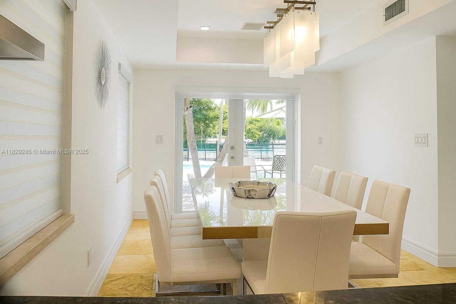 Small Image of 1325 MARSEILLE DR, Miami Beach Number 31