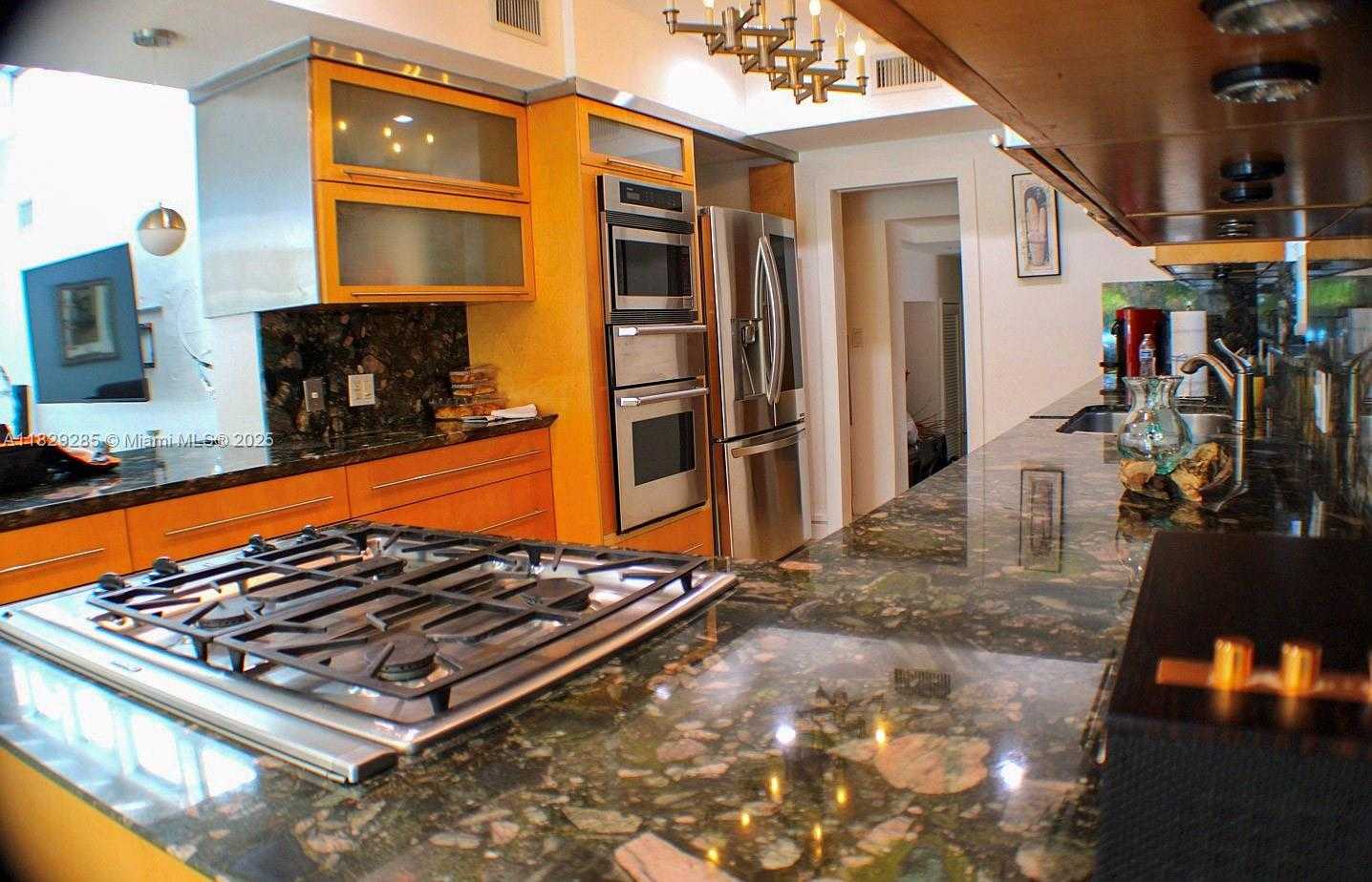 Small Image of 1325 MARSEILLE DR, Miami Beach Number 32