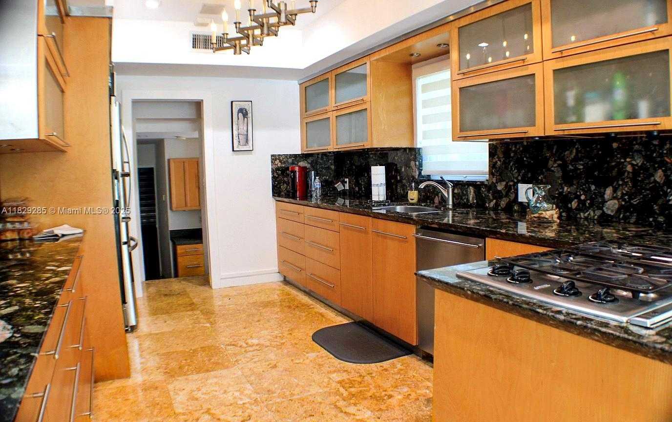 Small Image of 1325 MARSEILLE DR, Miami Beach Number 33