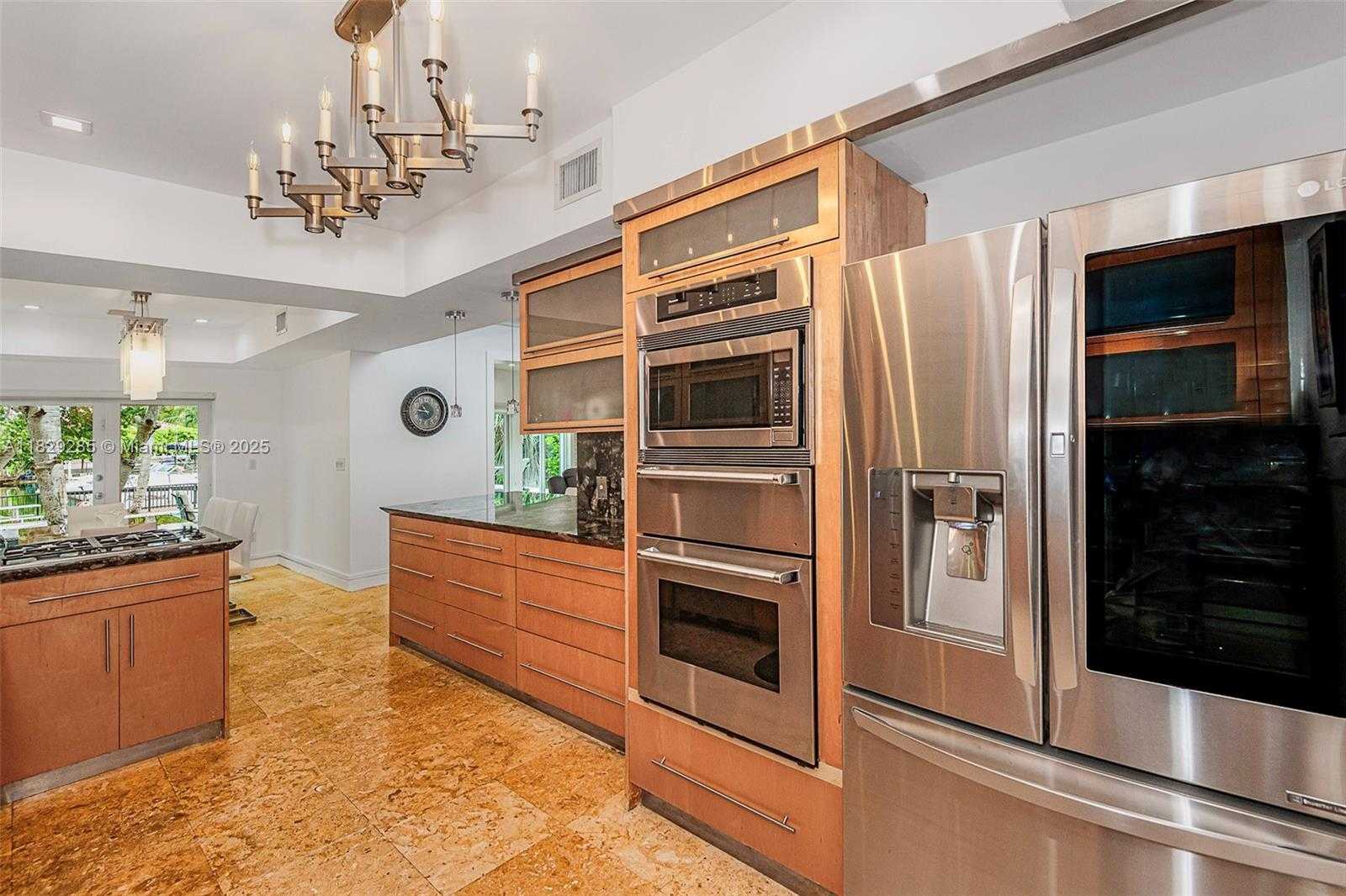 Small Image of 1325 MARSEILLE DR, Miami Beach Number 34