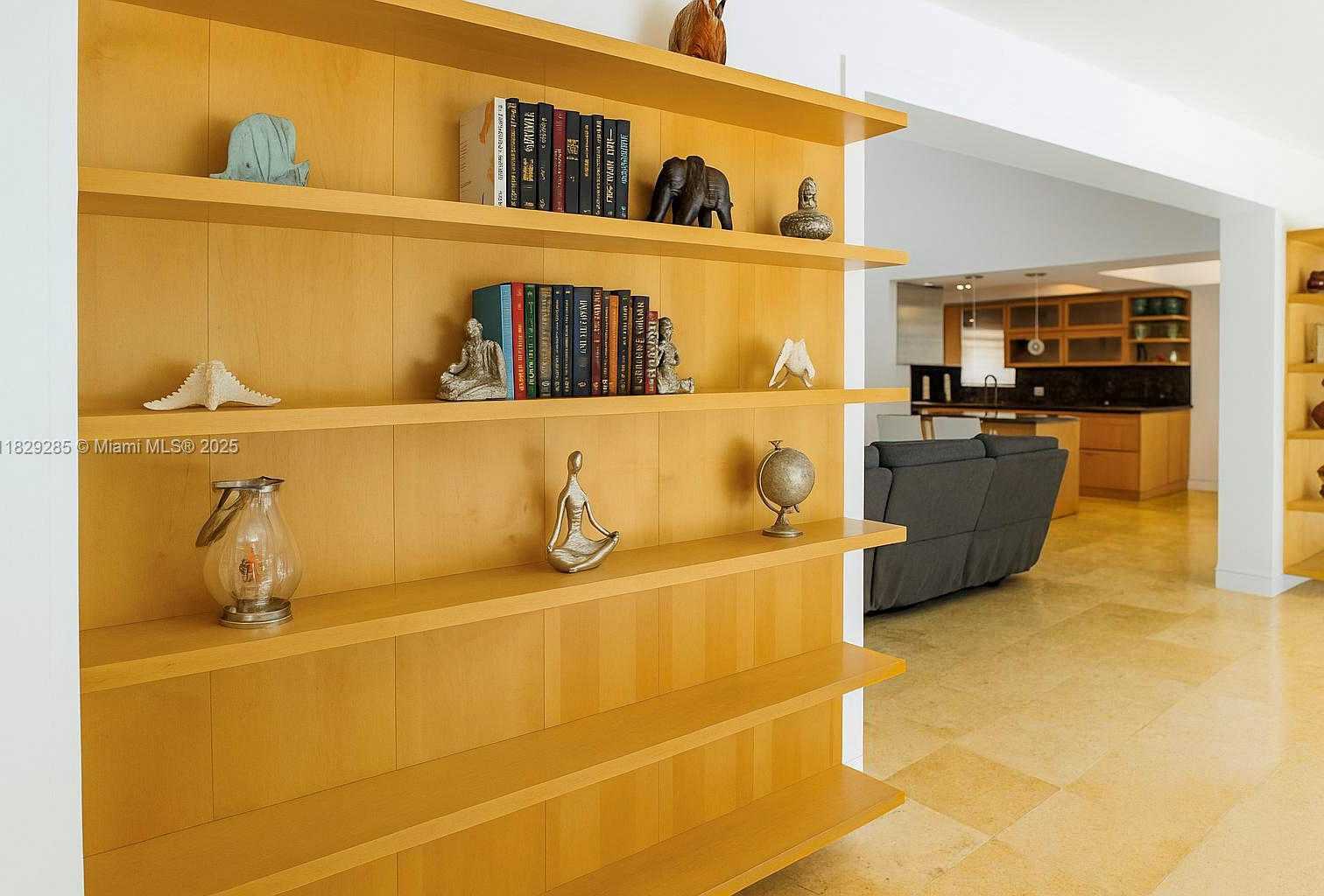 Small Image of 1325 MARSEILLE DR, Miami Beach Number 37