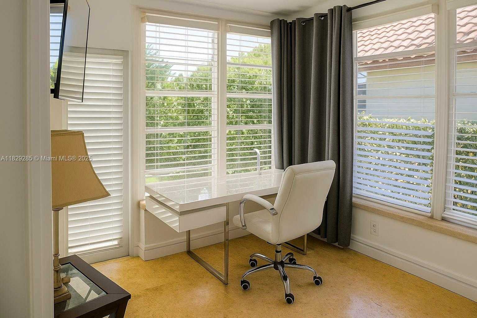 Small Image of 1325 MARSEILLE DR, Miami Beach Number 39
