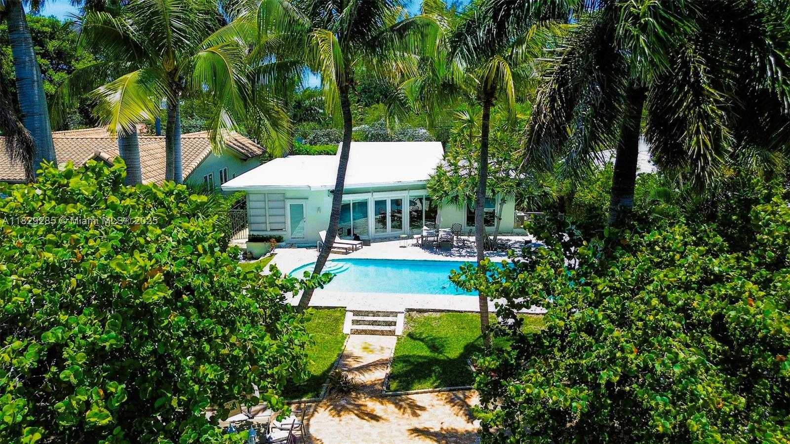 Small Image of 1325 MARSEILLE DR, Miami Beach Number 6