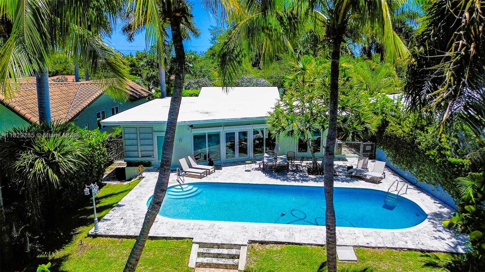Small Image of 1325 MARSEILLE DR, Miami Beach Number 7