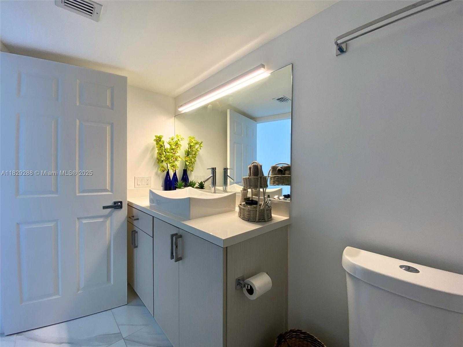 Small Image of 3530 MYSTIC POINTE DR #3014, Aventura Number 19