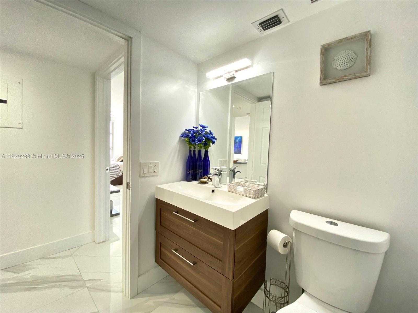 Small Image of 3530 MYSTIC POINTE DR #3014, Aventura Number 22