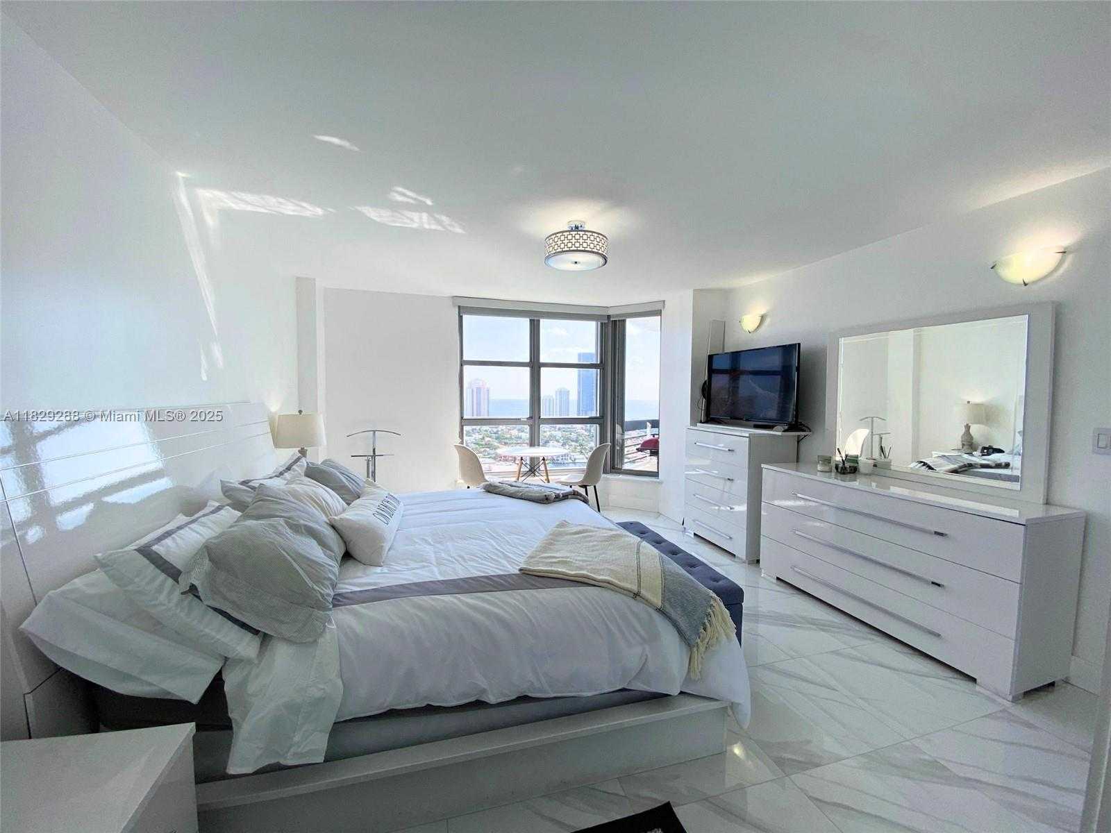 Small Image of 3530 MYSTIC POINTE DR #3014, Aventura Number 23