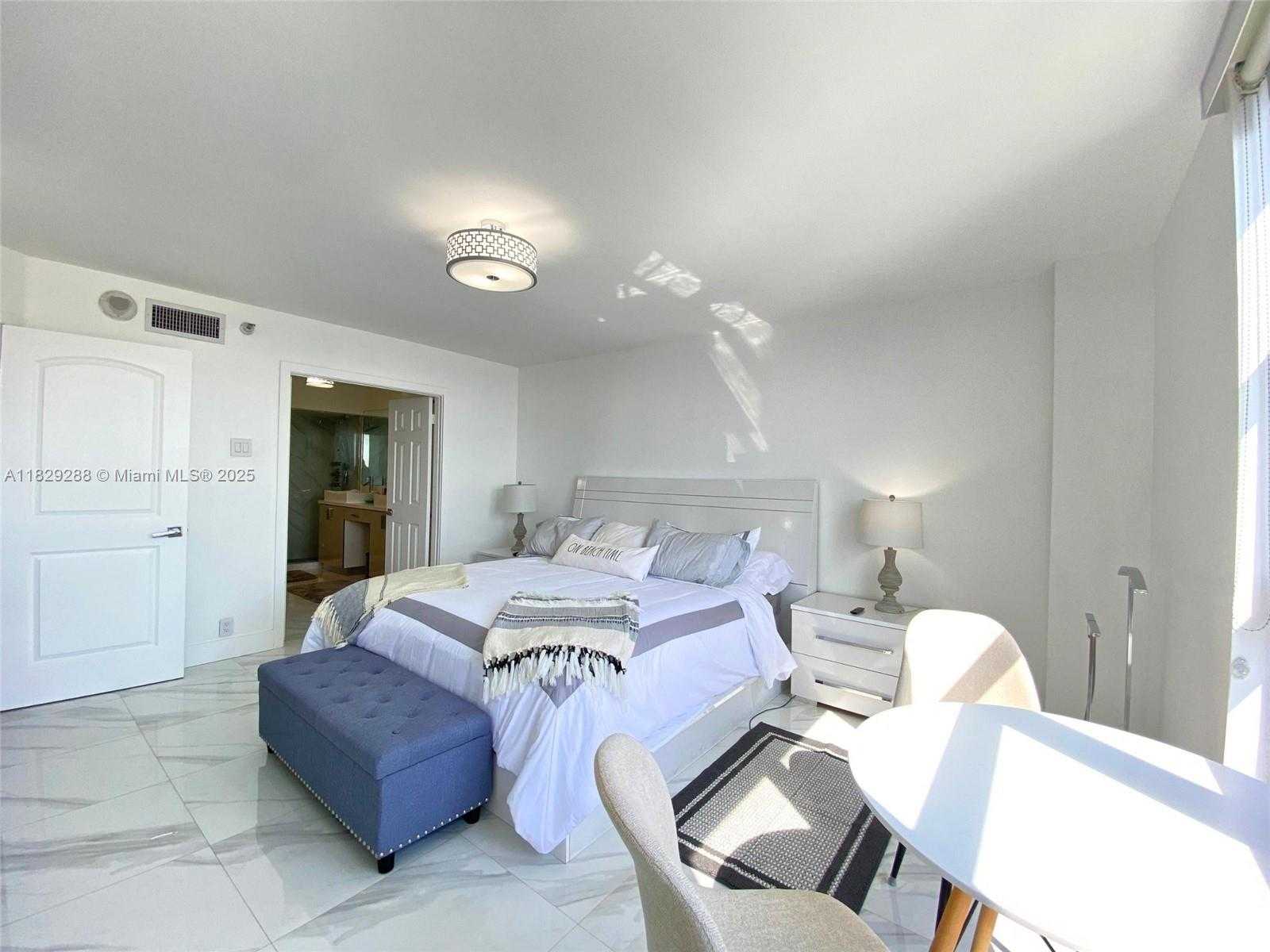 Small Image of 3530 MYSTIC POINTE DR #3014, Aventura Number 24