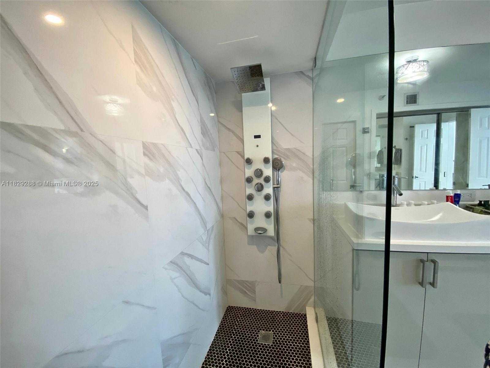 Small Image of 3530 MYSTIC POINTE DR #3014, Aventura Number 28
