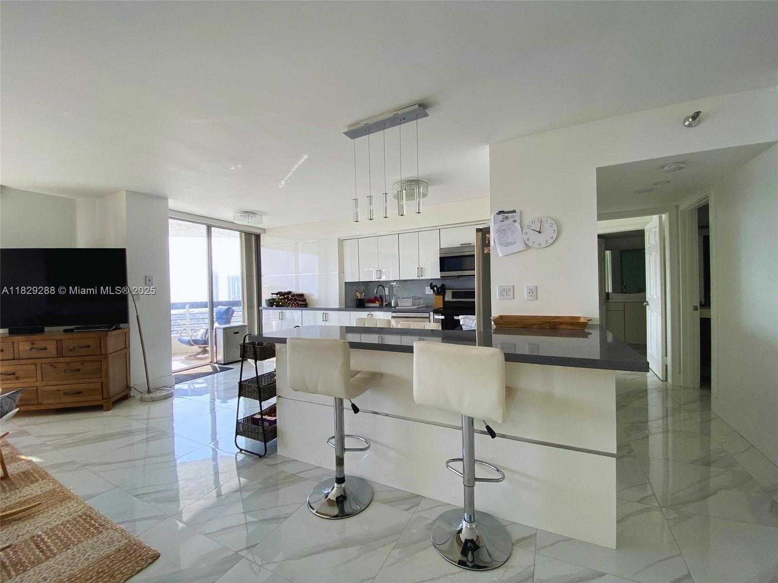 Small Image of 3530 MYSTIC POINTE DR #3014, Aventura Number 4
