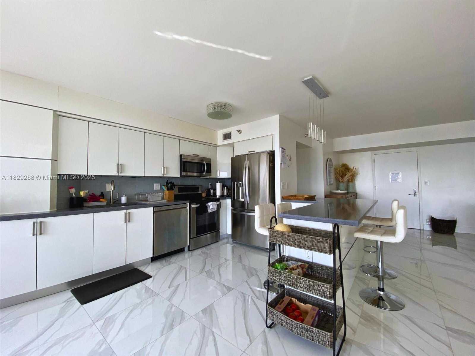 Small Image of 3530 MYSTIC POINTE DR #3014, Aventura Number 5