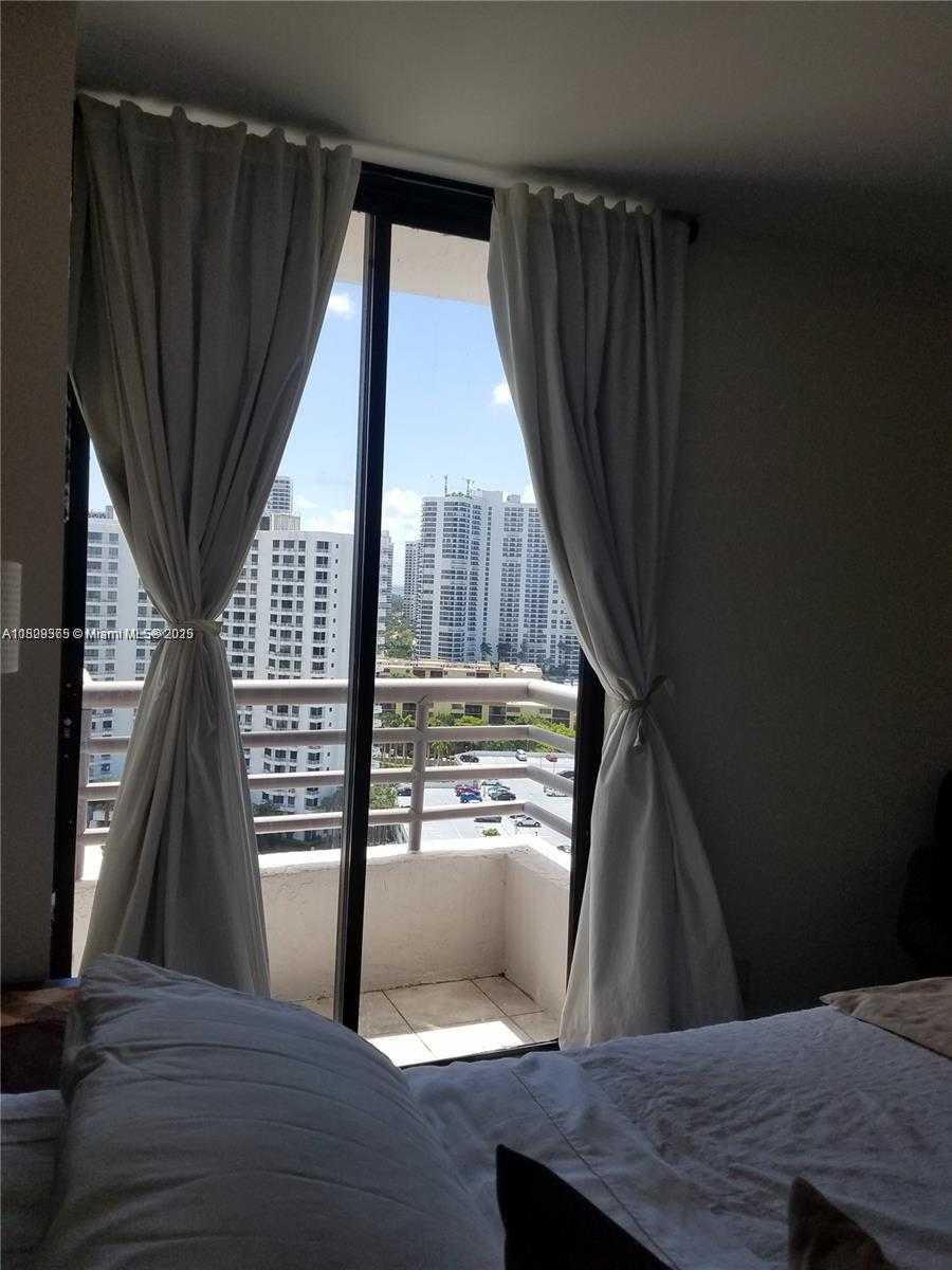Small Image of 3300 NORTH EAST 191ST ST #1907, Aventura Number 12