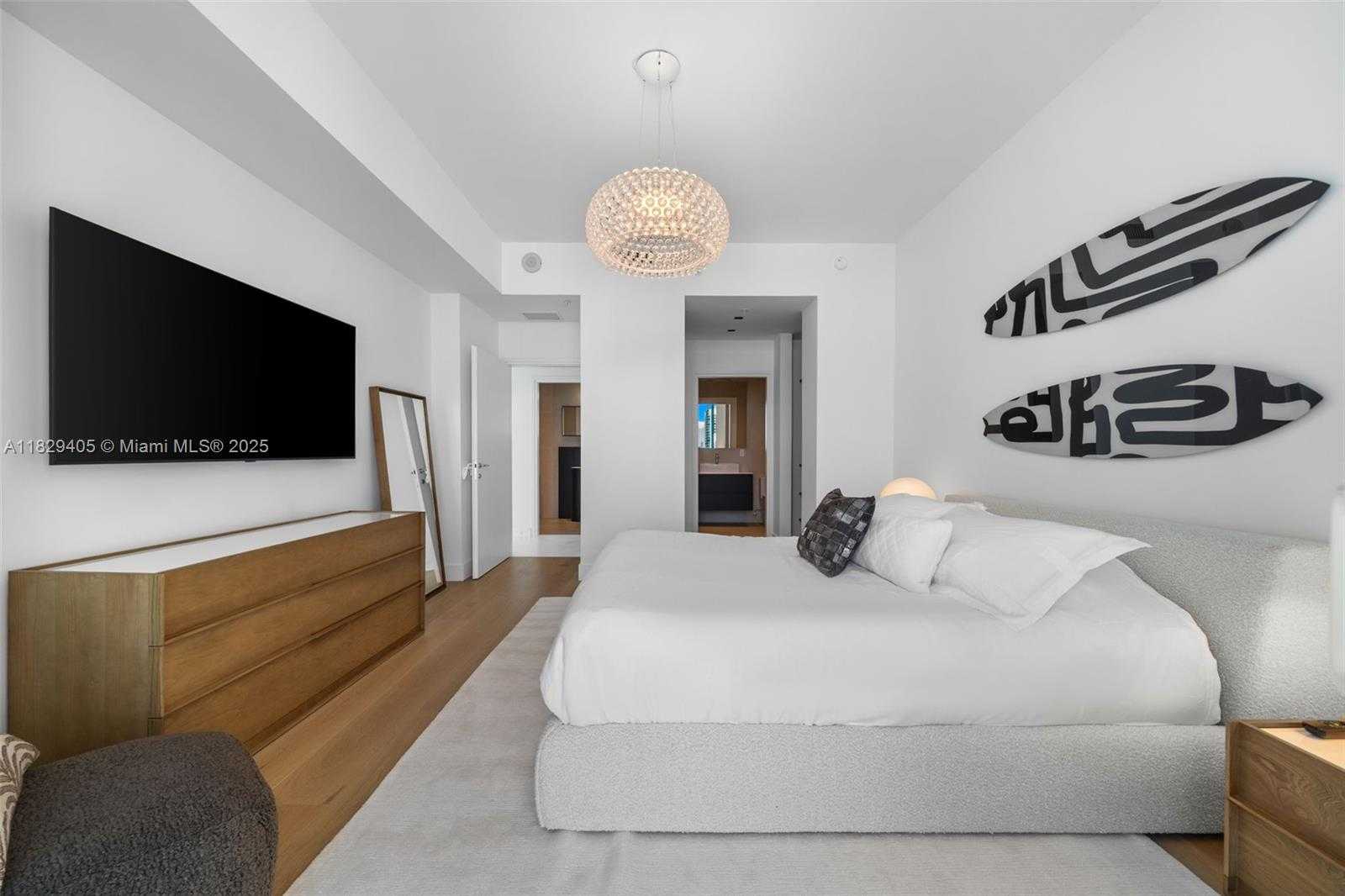 Small Image of 50 SOUTH POINTE DR #2605, Miami Beach Number 16
