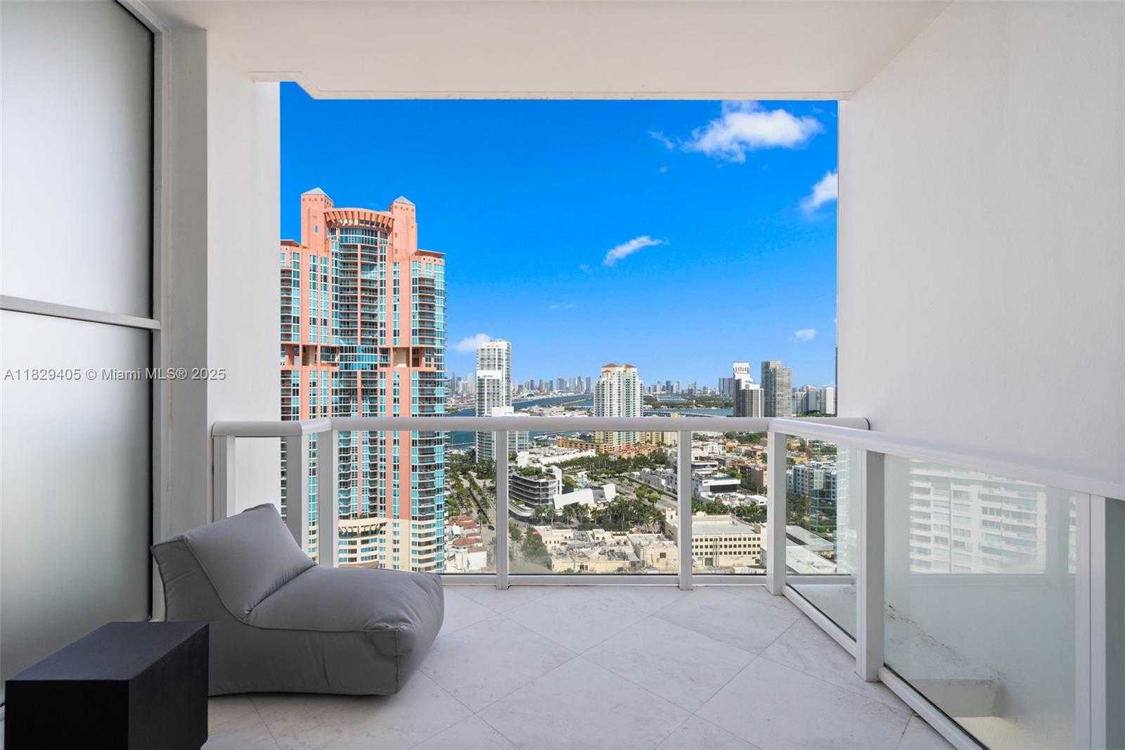Small Image of 50 SOUTH POINTE DR #2605, Miami Beach Number 18
