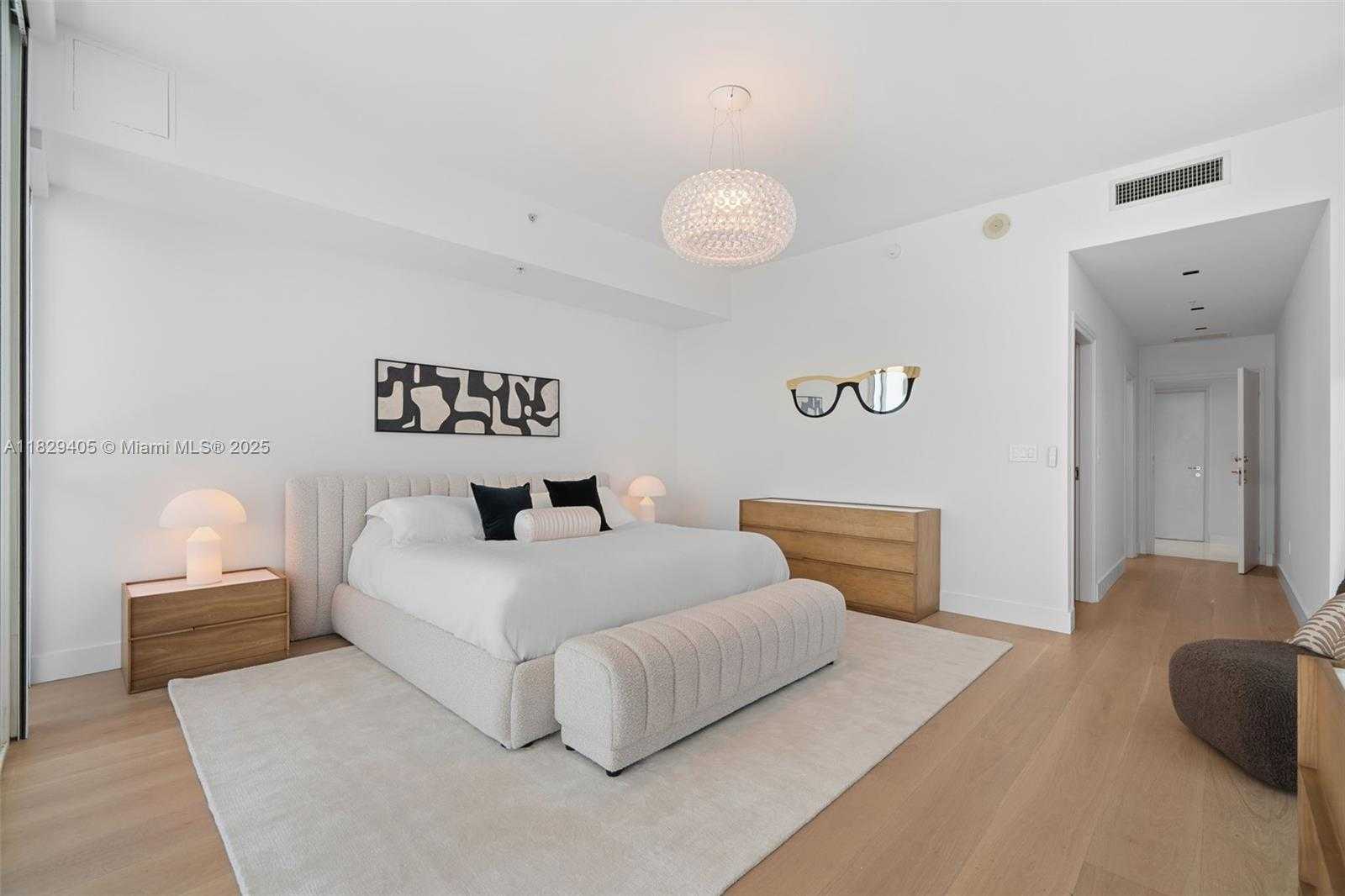 Small Image of 50 SOUTH POINTE DR #2605, Miami Beach Number 8