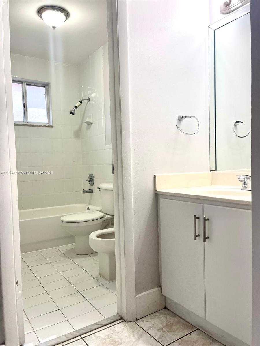 Small Image of 3264 WEST 70TH ST #201, Hialeah Number 2