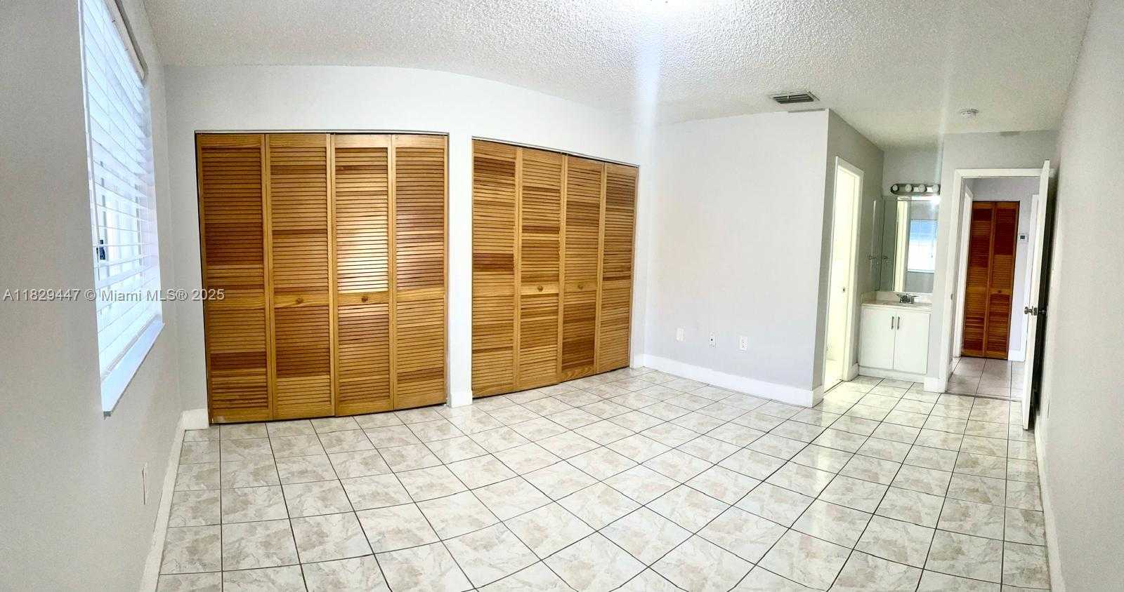 Small Image of 3264 WEST 70TH ST #201, Hialeah Number 4
