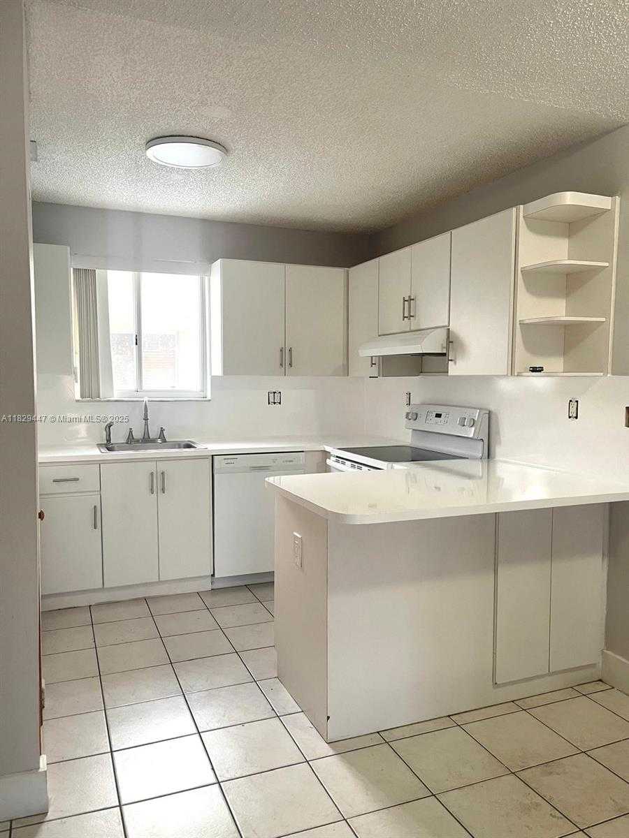 Small Image of 3264 WEST 70TH ST #201, Hialeah Number 6