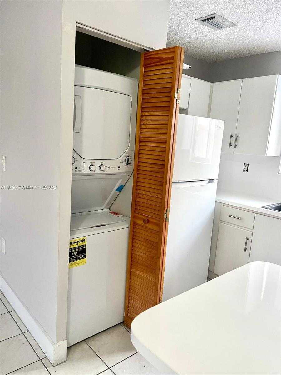 Small Image of 3264 WEST 70TH ST #201, Hialeah Number 8