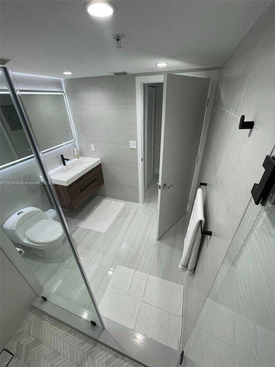 Small Image of 31 SOUTH EAST 5TH ST #3103, Miami Number 4