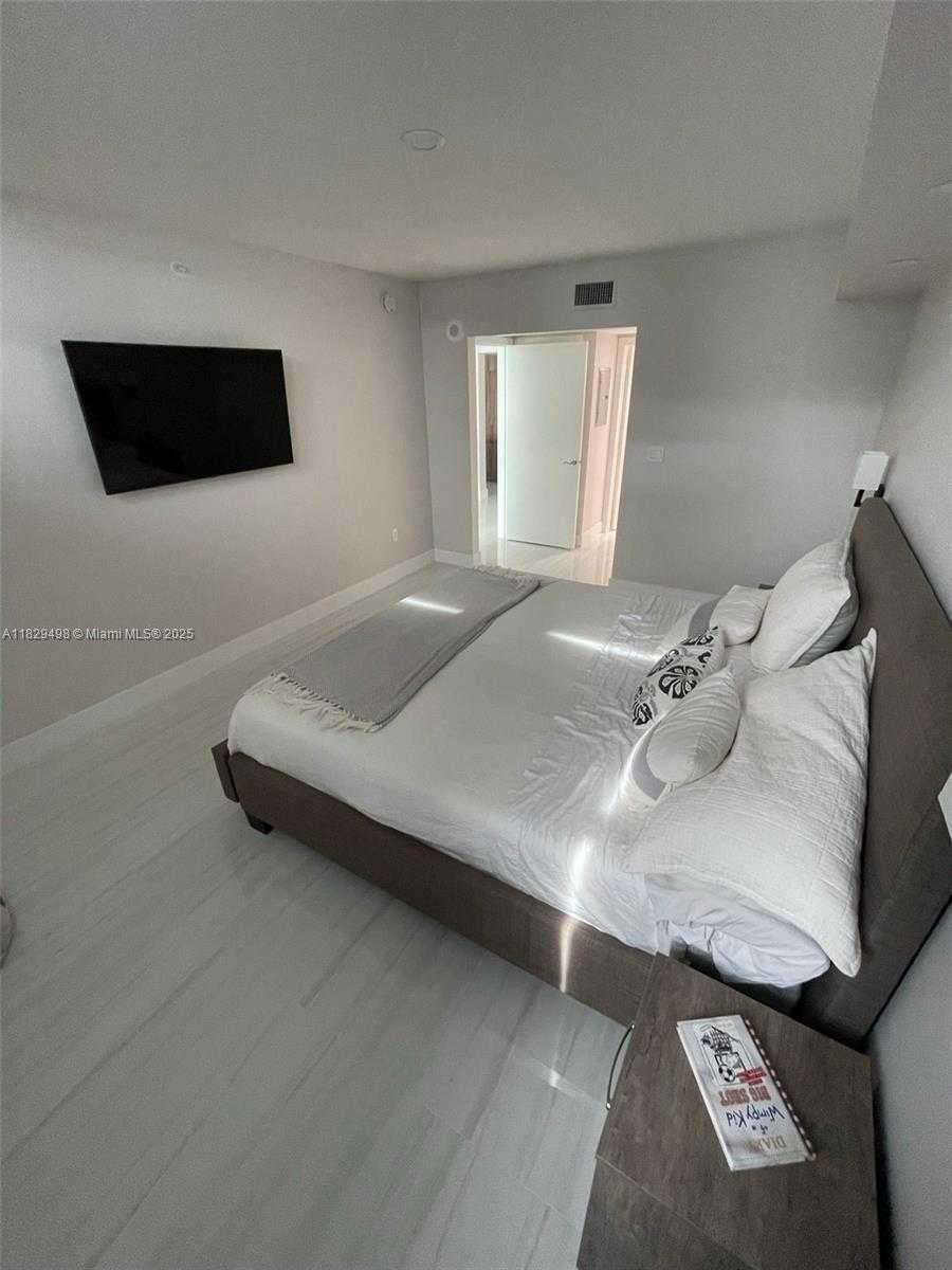 Small Image of 31 SOUTH EAST 5TH ST #3103, Miami Number 7