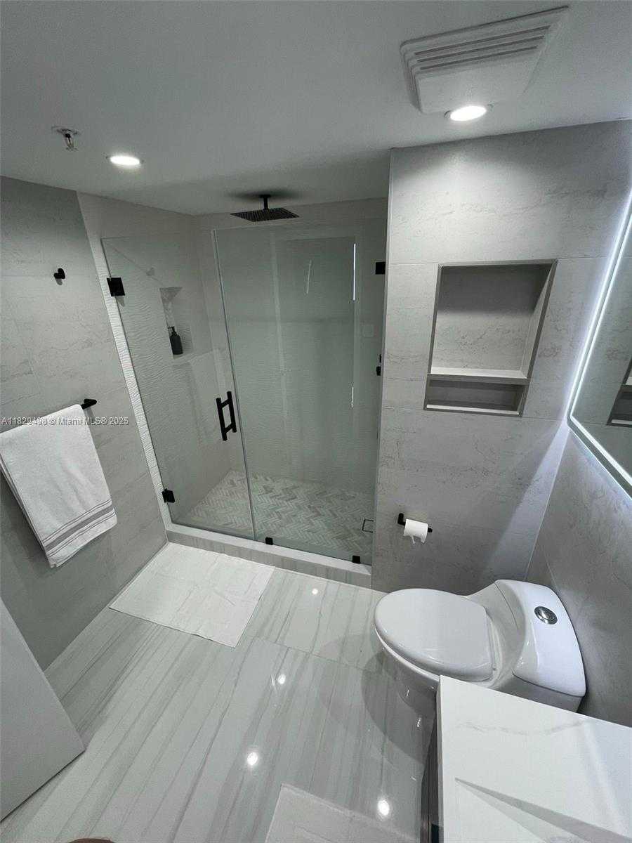 Small Image of 31 SOUTH EAST 5TH ST #3103, Miami Number 9