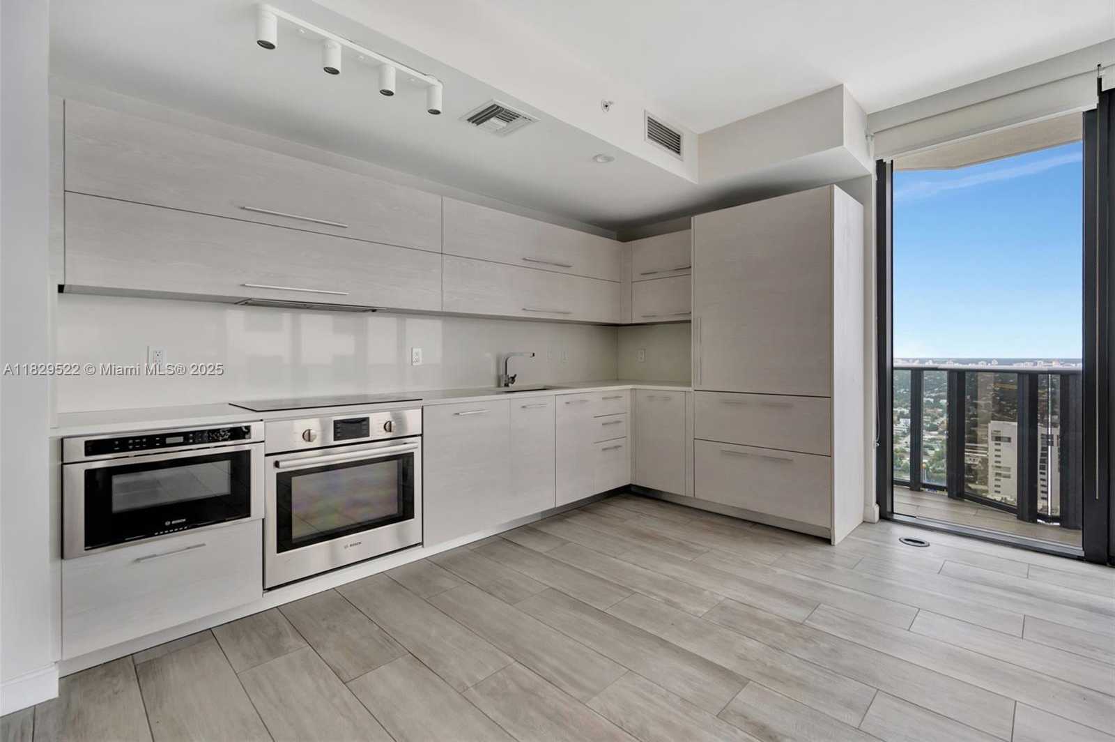 Small Image of 55 SOUTH WEST 9TH ST #3908, Miami Number 16