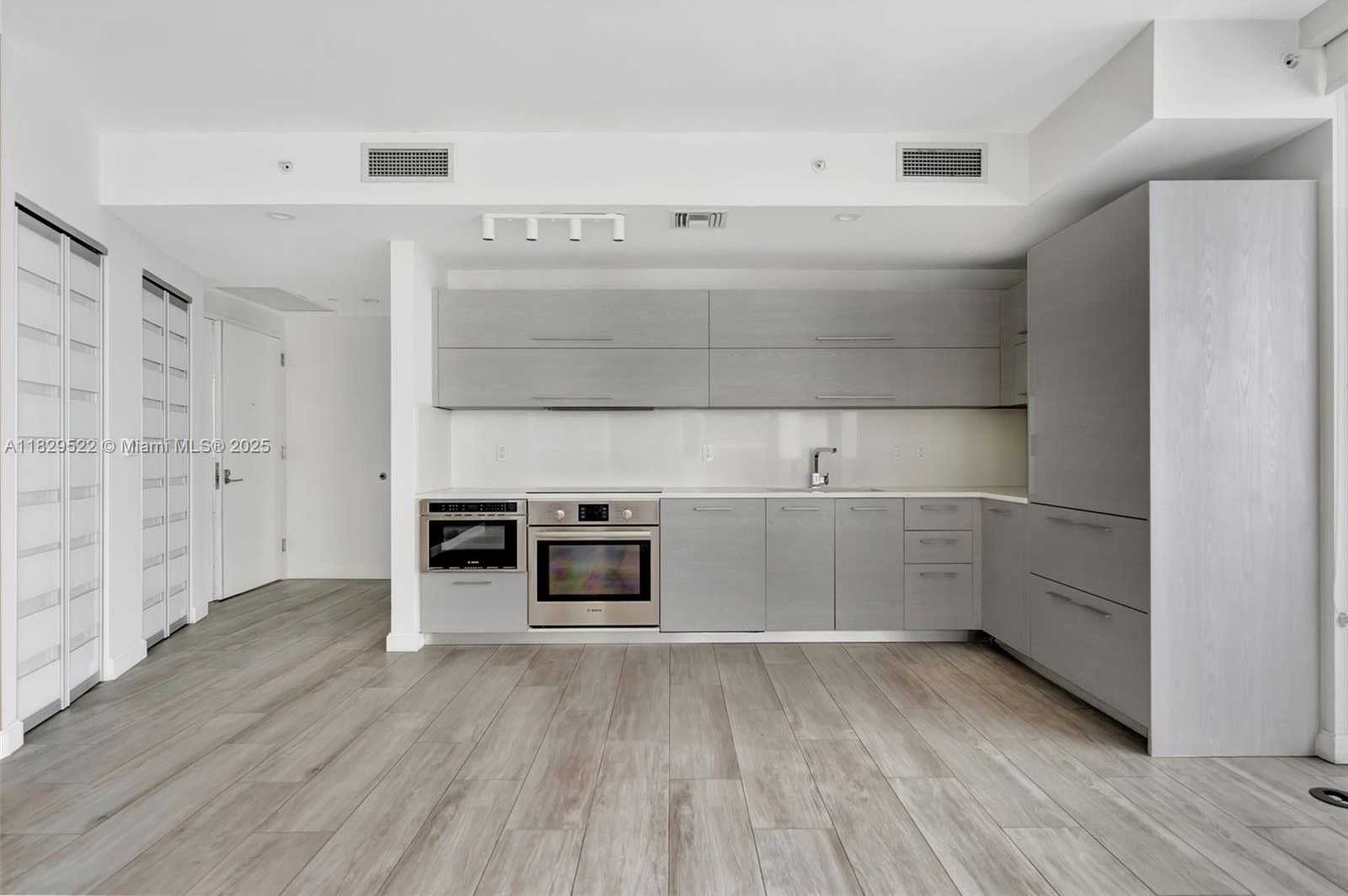 Small Image of 55 SOUTH WEST 9TH ST #3908, Miami Number 4